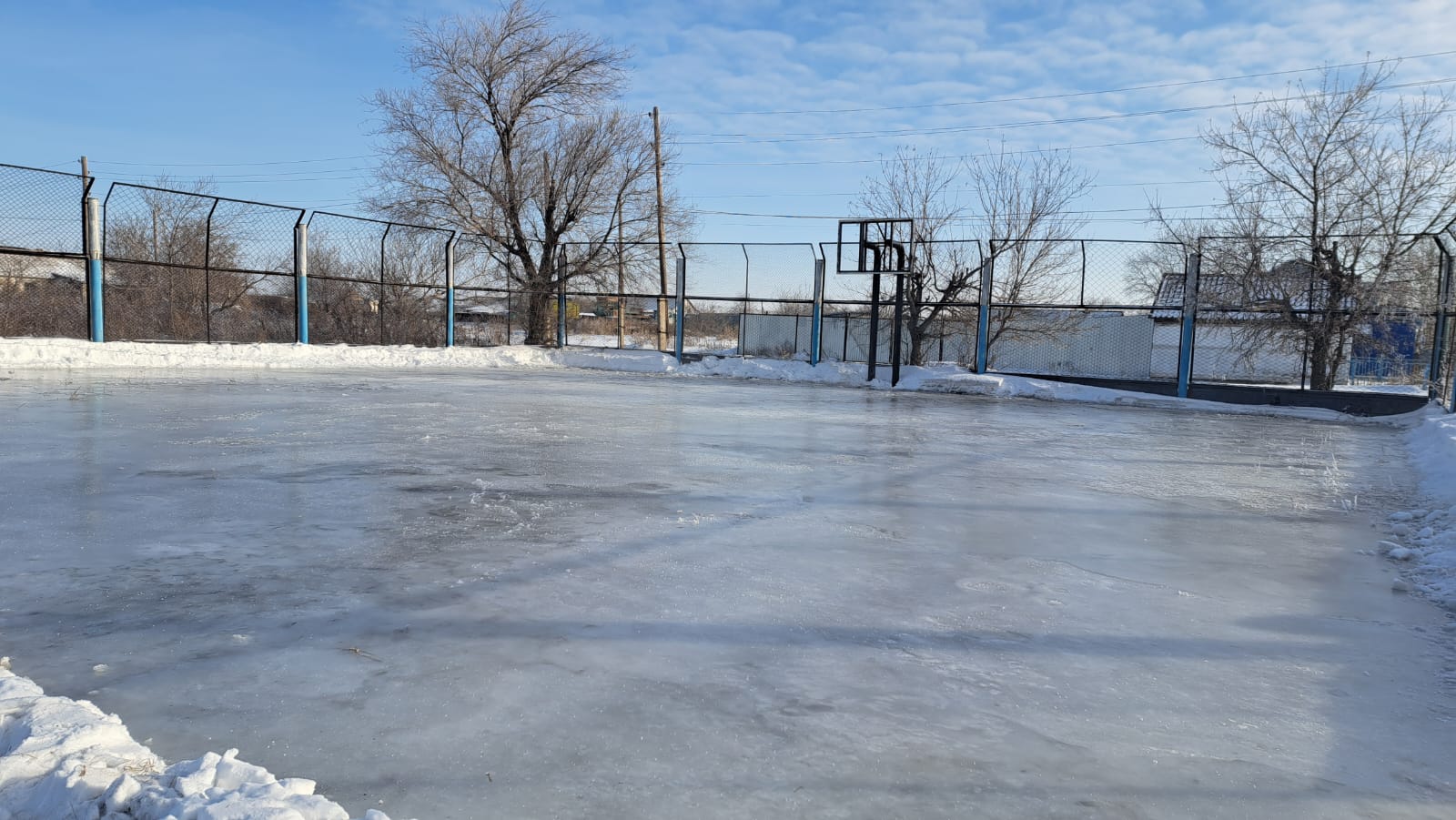 Заливка  хоккейного корта