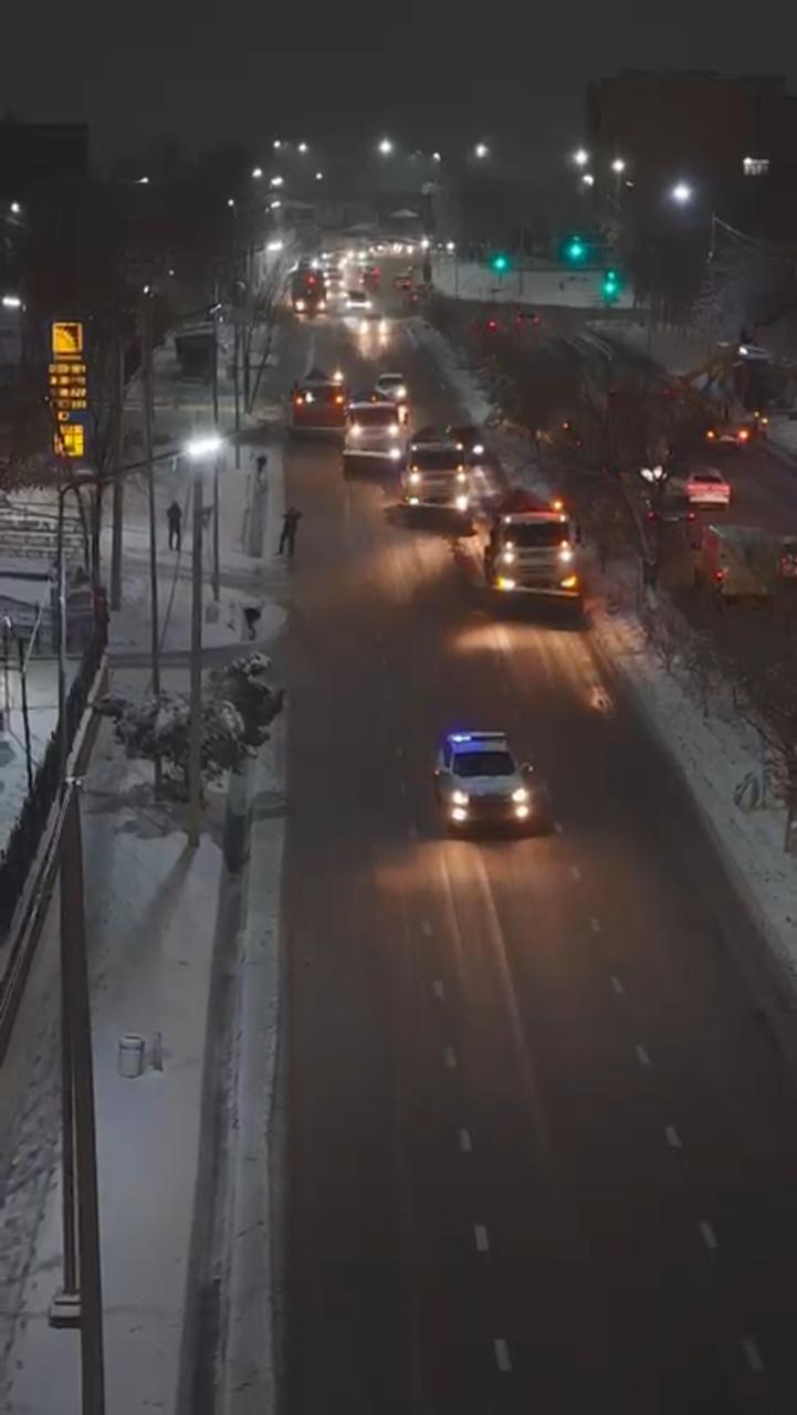 Для предотвращения гололеда ведутся постоянные работы по уборке снега