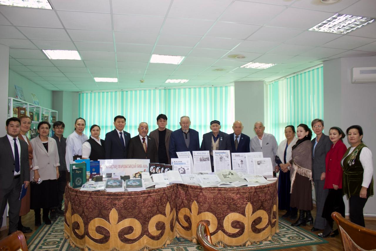 Презентация книги «Биби-Сана» известной писательницы, заслуженного деятеля Казахстана Бибигуль Имангазиной состоялась в областной универсальной научной библиотеке им. С.Байшева