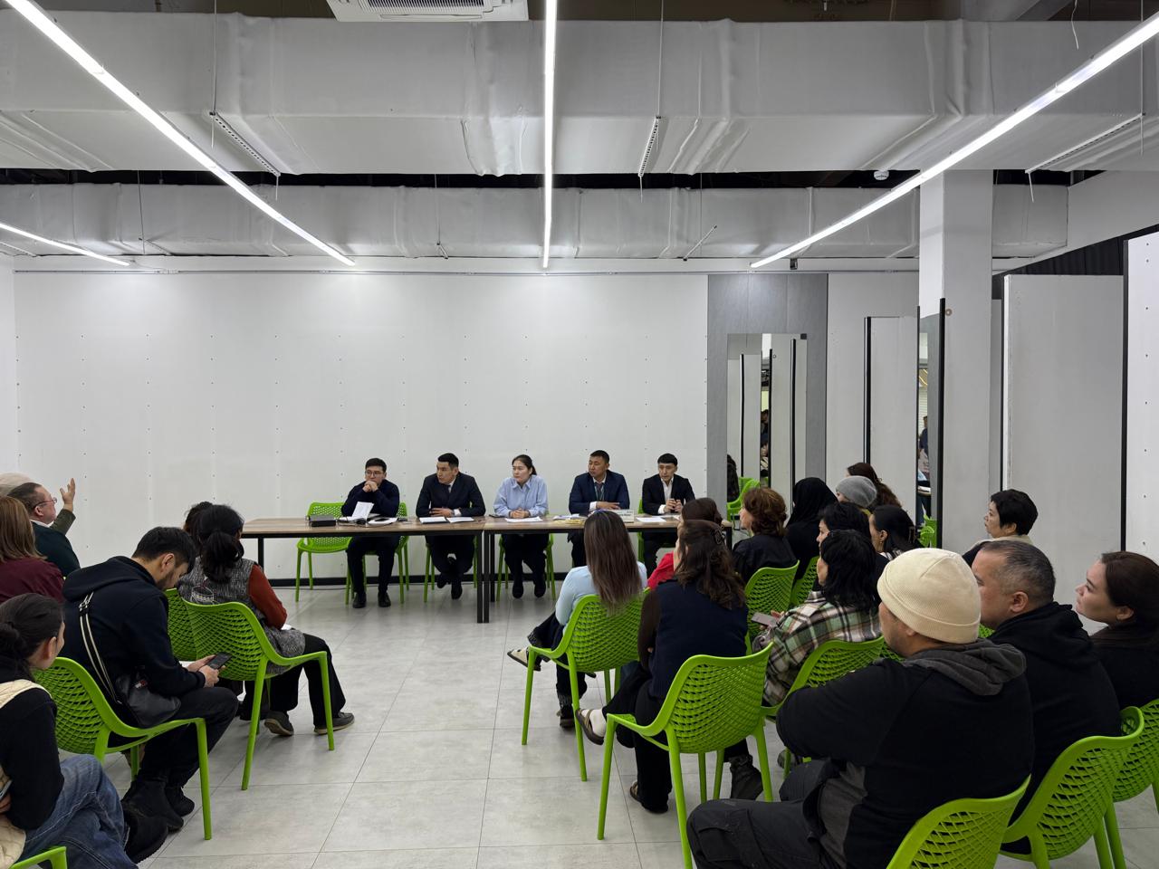 Астанада базардағы кәсіпкерлерімен салық заңнамасы мәселелері бойынша кездесу өтті