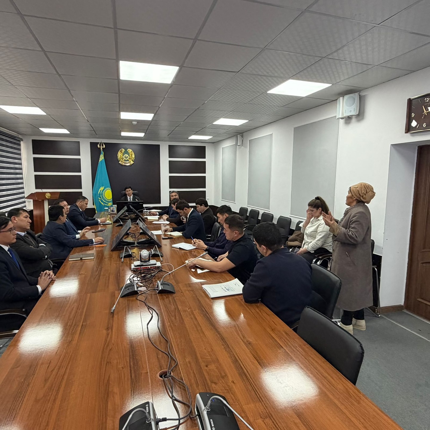 Сайрам ауданы әкімінің орынбасары Мұздыбеков Руслан Орынбекұлының төрағалығымен жиналыс