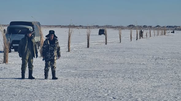 Прорубание лунок-эффективный способ сохранения водной жемчужины