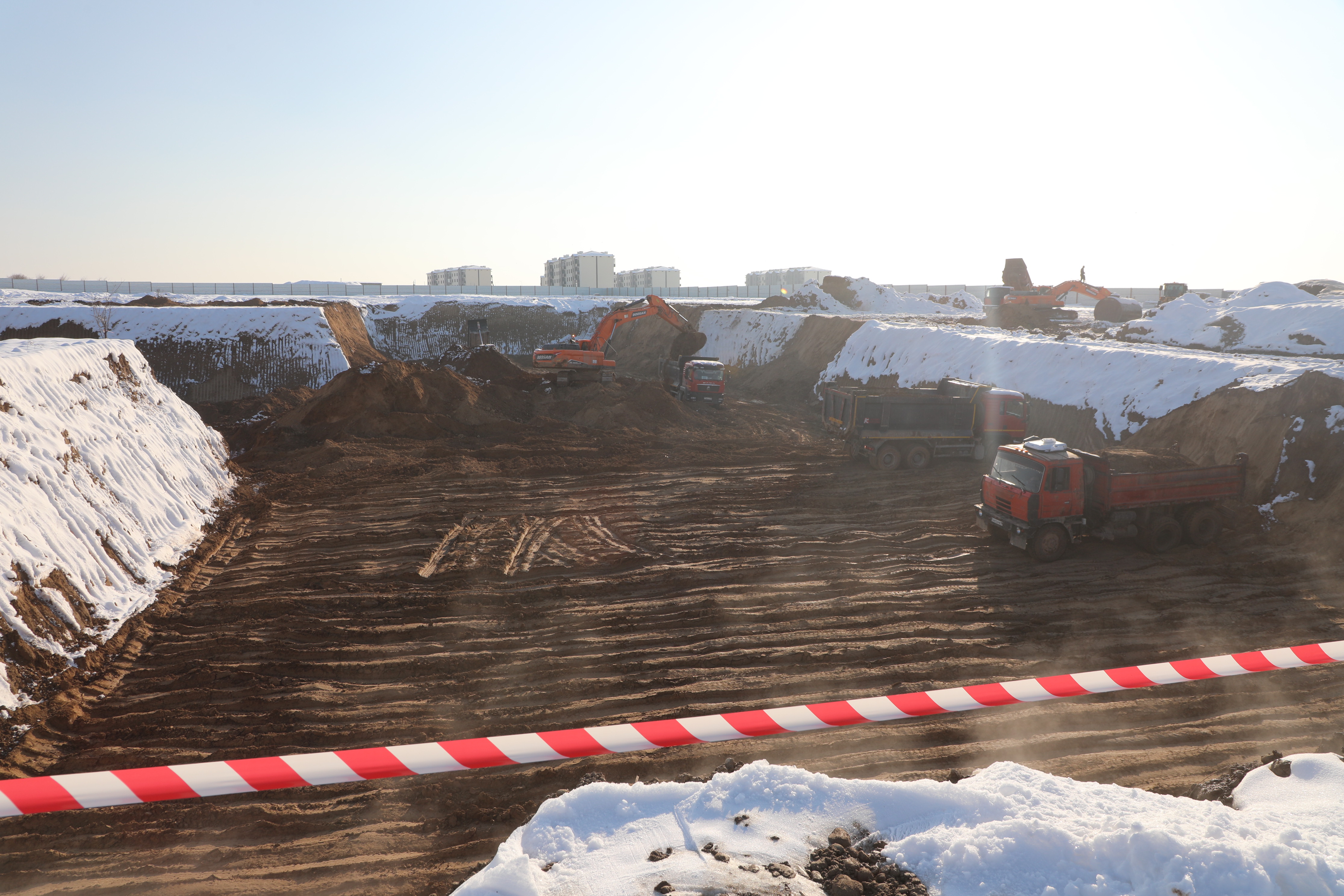 В САРЫАГАШЕ АКТИВНО ВЕДЁТСЯ СТРОИТЕЛЬСТВО МНОГОПРОФИЛЬНОЙ БОЛЬНИЦЫ