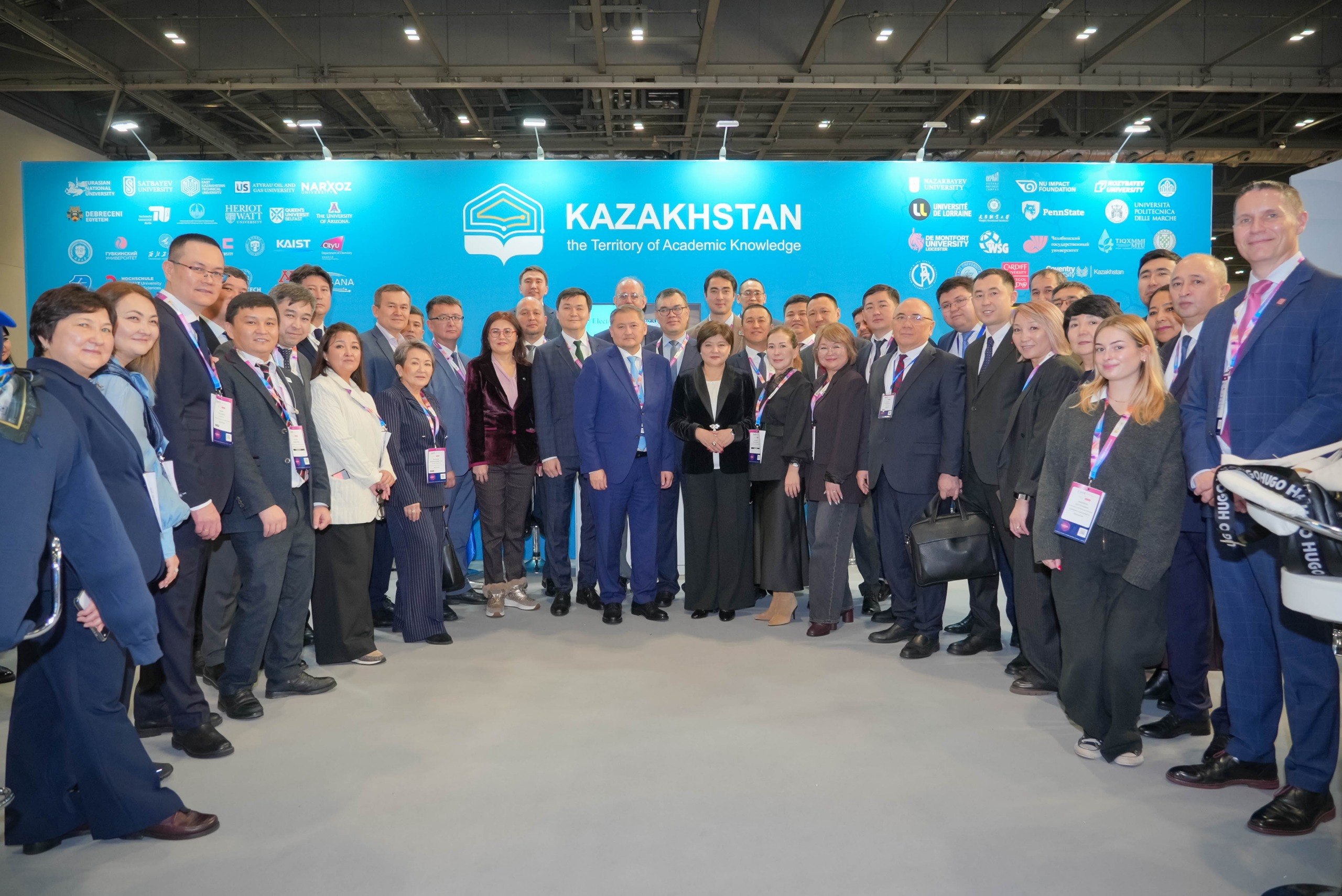 ҚАЗАҚСТАН – ЛОНДОНДАҒЫ ХАЛЫҚАРАЛЫҚ БІЛІМ ТЕХНОЛОГИЯЛАРЫ КӨРМЕСІНІҢ ОРТАЛЫҒЫНДА