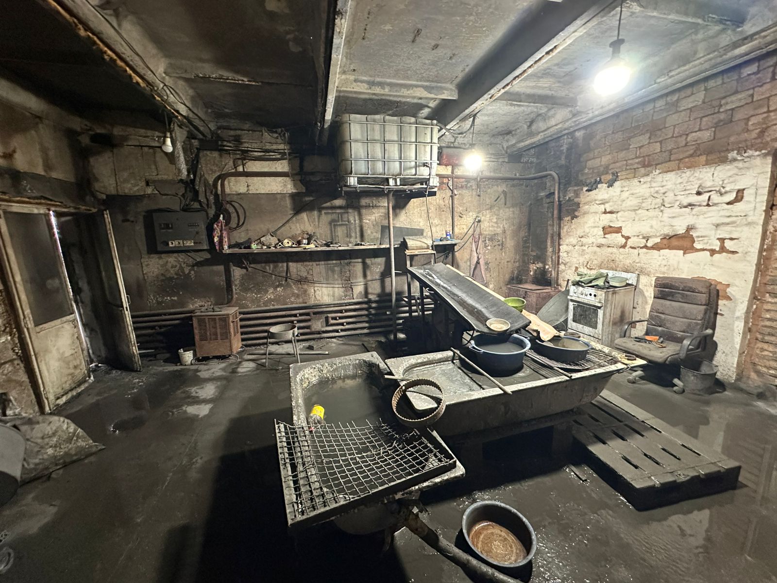 В Акмолинской области ликвидирован незаконный цех по переработке золотосодержащего материала