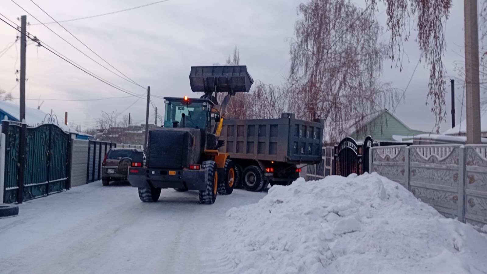 Аким города в рамках рабочего объезда проинспектировал ход работ по уборке и вывозу снега с территорий частного сектора города