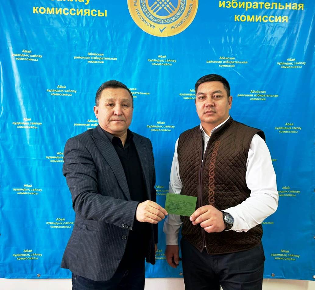 Архат ауылдық округі әкіміне кандидаттарға тіркелгені туралы куәліктер табысталды 25.01.2026
