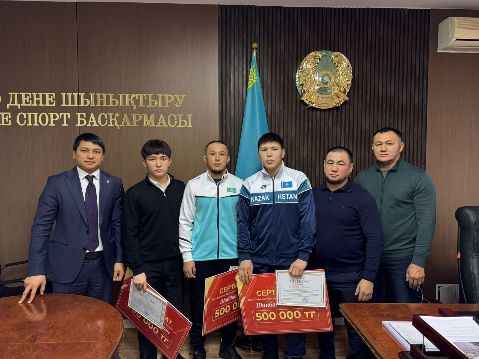 Руководитель управления встретился с победителями чемпионатов Азии по ММА