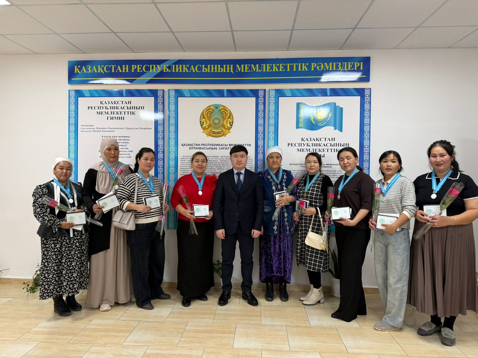 Батыр ауылдық округі әкімі Сауыт Нұрғалиұлы Айтбаев «Алтын алқа» және «Күміс алқа» мемлекеттік наградаларымен марапаттады.