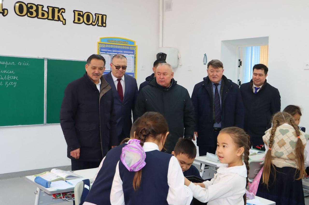 Жаңарған мектеп жұмысымен танысты