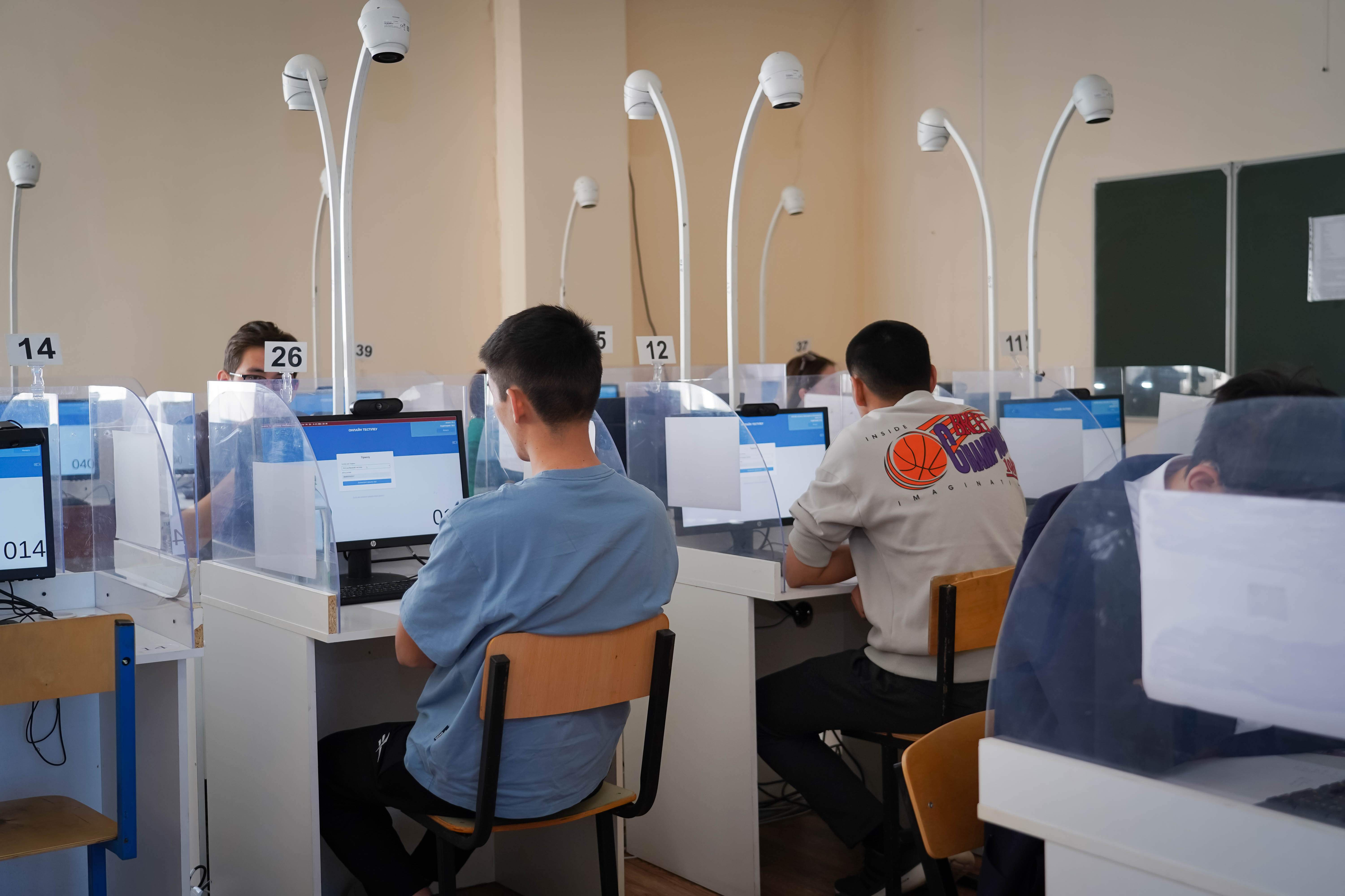 АРАЛЫҚ ҚОРЫТЫНДЫЛАР: 90 МЫҢ АДАМ ҚАҢТАР ҰБТ-СЫН ТАПСЫРДЫ