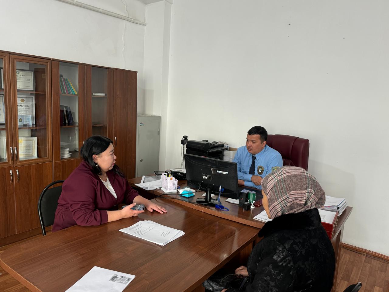 Судебным исполнителем Жамбылского межрайонного территориального отдела принудительного исполнения с целью оказания правовой помощи,проведен прием граждан с населением.