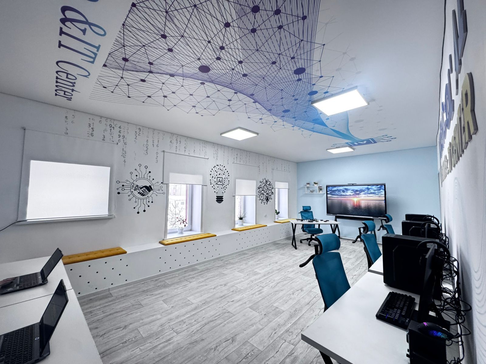 Цифровизация сел: в Есильском районе открылись сразу два новых IT-центра