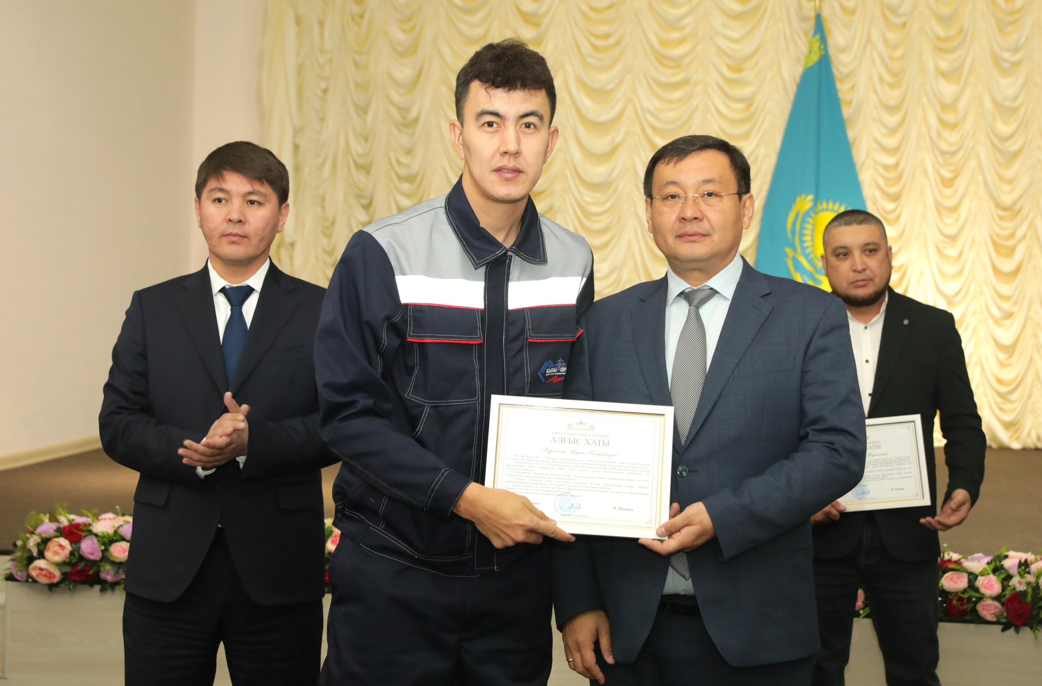 КОММУНАЛДЫҚ МЕКЕМЕЛЕР ҚЫЗМЕТКЕРЛЕРІ МАРАПАТТАЛДЫ