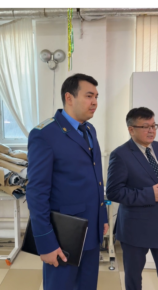 ЖҰМЫСКЕРЛЕРДІҢ ЕҢБЕК ҚҰҚЫҚТАРЫ!