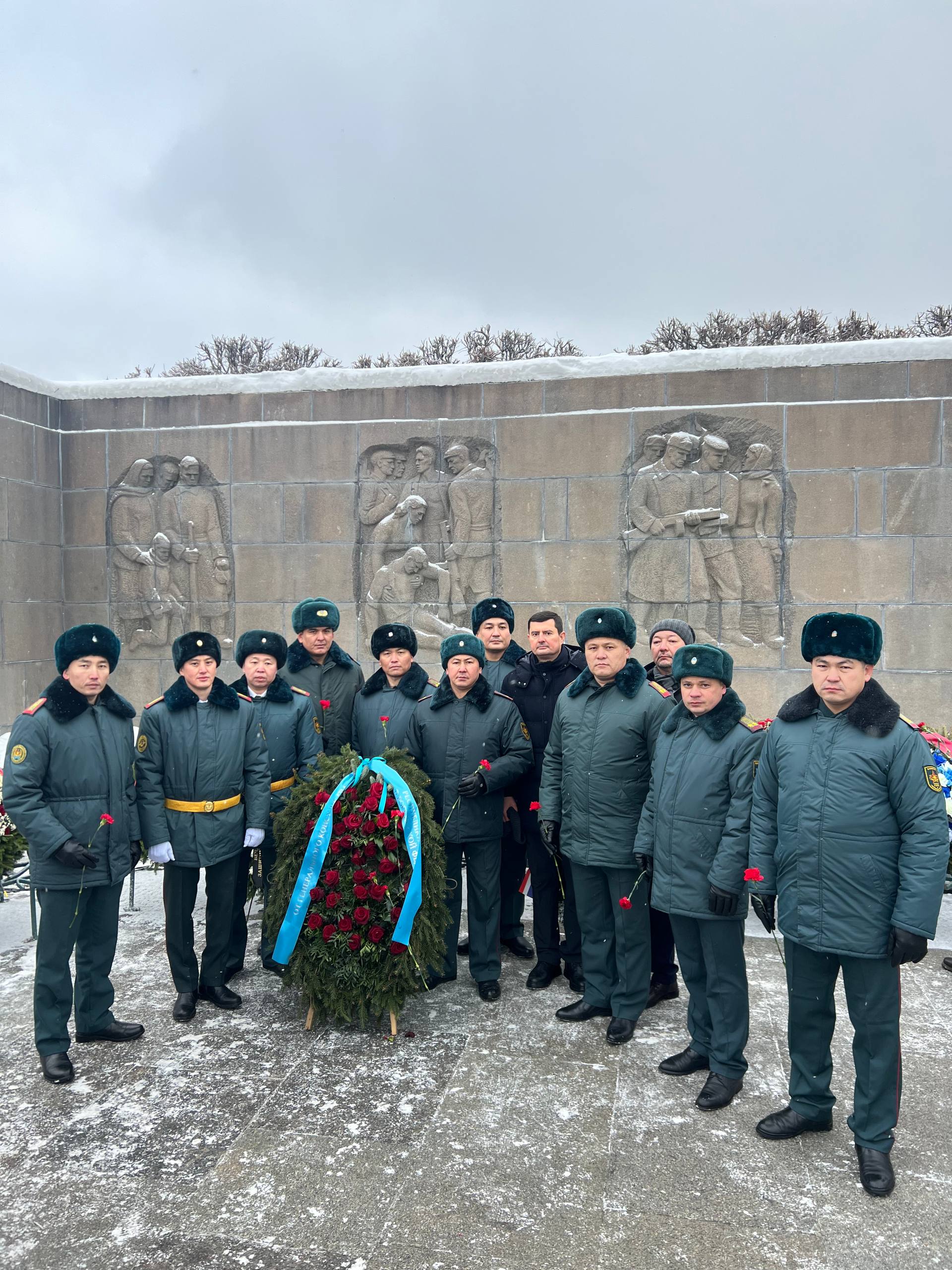 Представители Генерального консульства Республики Казахстан в Санкт-Петербурге почтили память дня полного освобождения Ленинграда от фашистской блокады