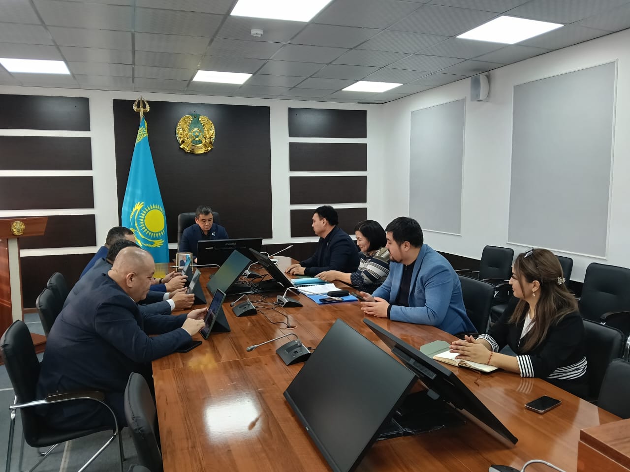 Сайрам аудандық мәслихатының бюджет, экономика және ауылшаруашылығы  мәселелері жөніндегі тұрақты комиссиясының отырысы өтті