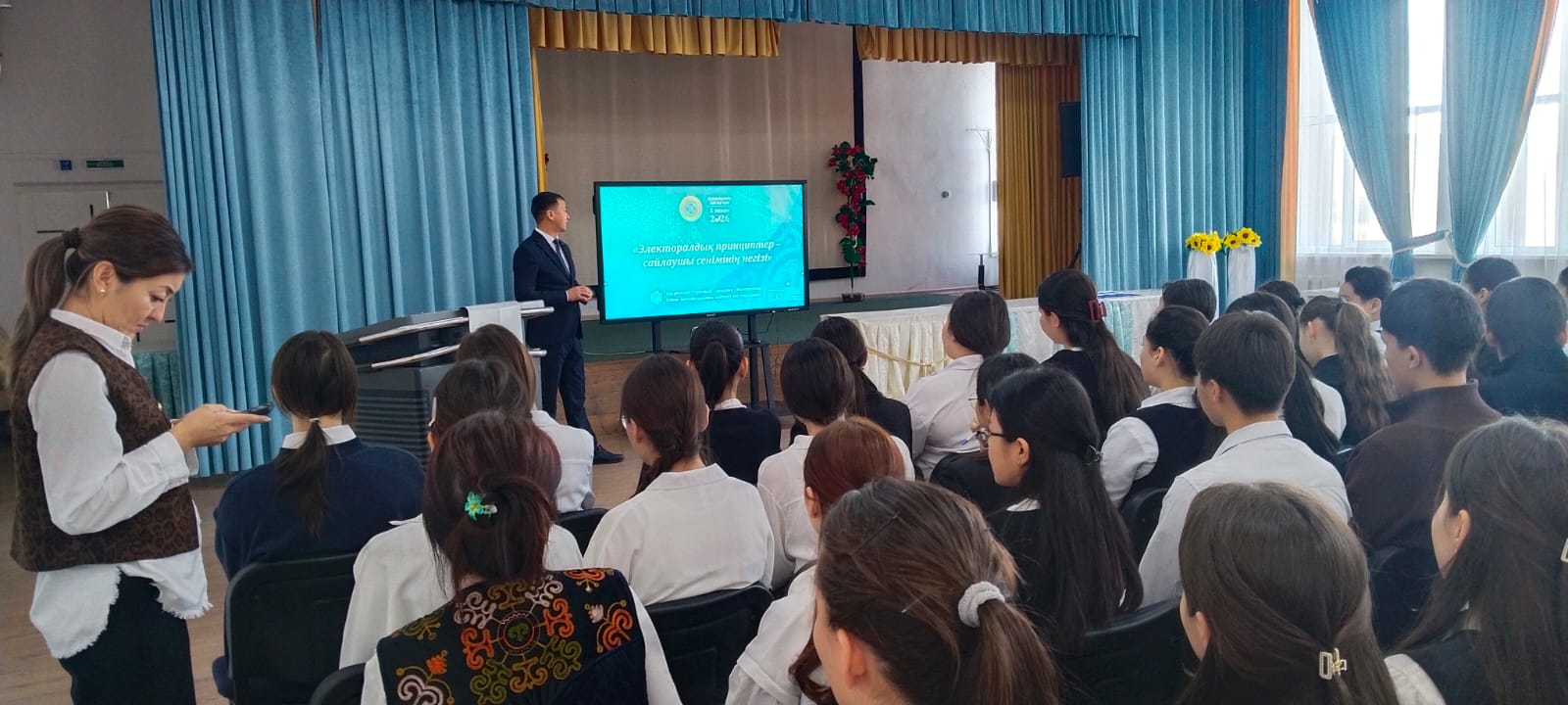 Встреча по случаю Всемирного дня выборов