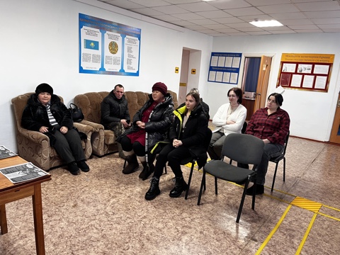 26 января 2026 года в здании акимата состоялась встреча акима Аятского сельского округа с населением. В ходе встречи была проведена праворазъяснительная работа по Закону «О профилактике правонарушений», принятому 30 декабря 2025 года. Жителям разъяснили основные положения закона, а также доведена информация о компетенции местного исполнительного органа как субъекта профилактики правонарушений. Участникам встречи напомнили о важности соблюдения законодательства, профилактики правонарушений и активного взаимодействия населения с местными органами власти для обеспечения общественного порядка и безопасности. Встреча прошла в формате открытого диалога, жители смогли задать интересующие вопросы и получить разъяснения.