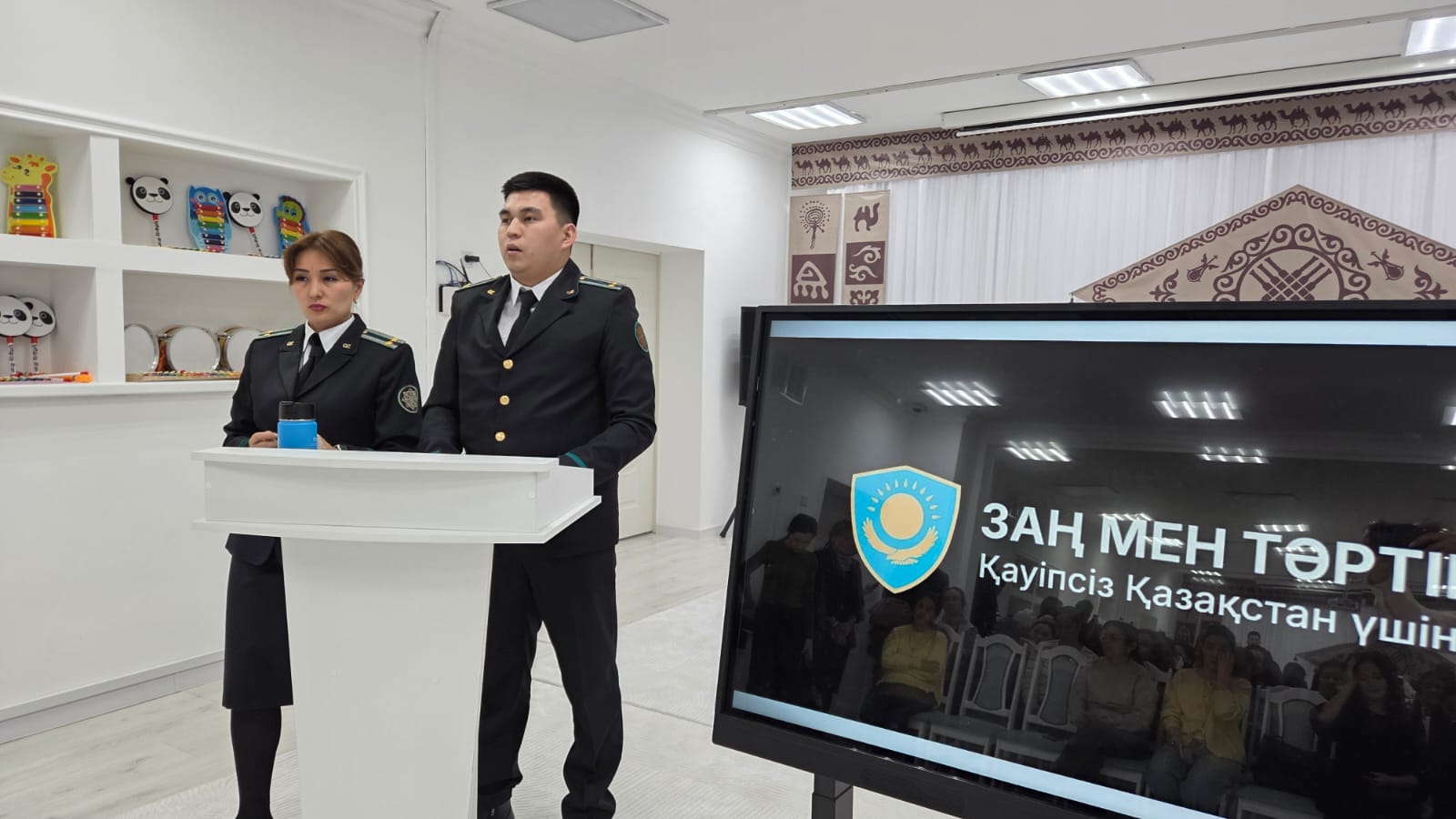 «Закон и порядок»: как распознать мошеннические схемы, рассказали родителям столичных дошколят