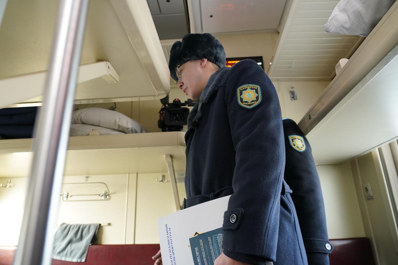 «Закон и порядок»: в Астане прошла акция «Приемная на колесах»