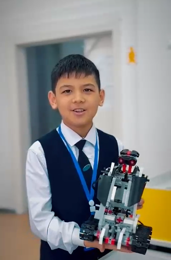 В этом году Глава государства объявил текущий год Годом цифровизации, подчеркнув важность внедрения современных технологий во все сферы общественной жизни.