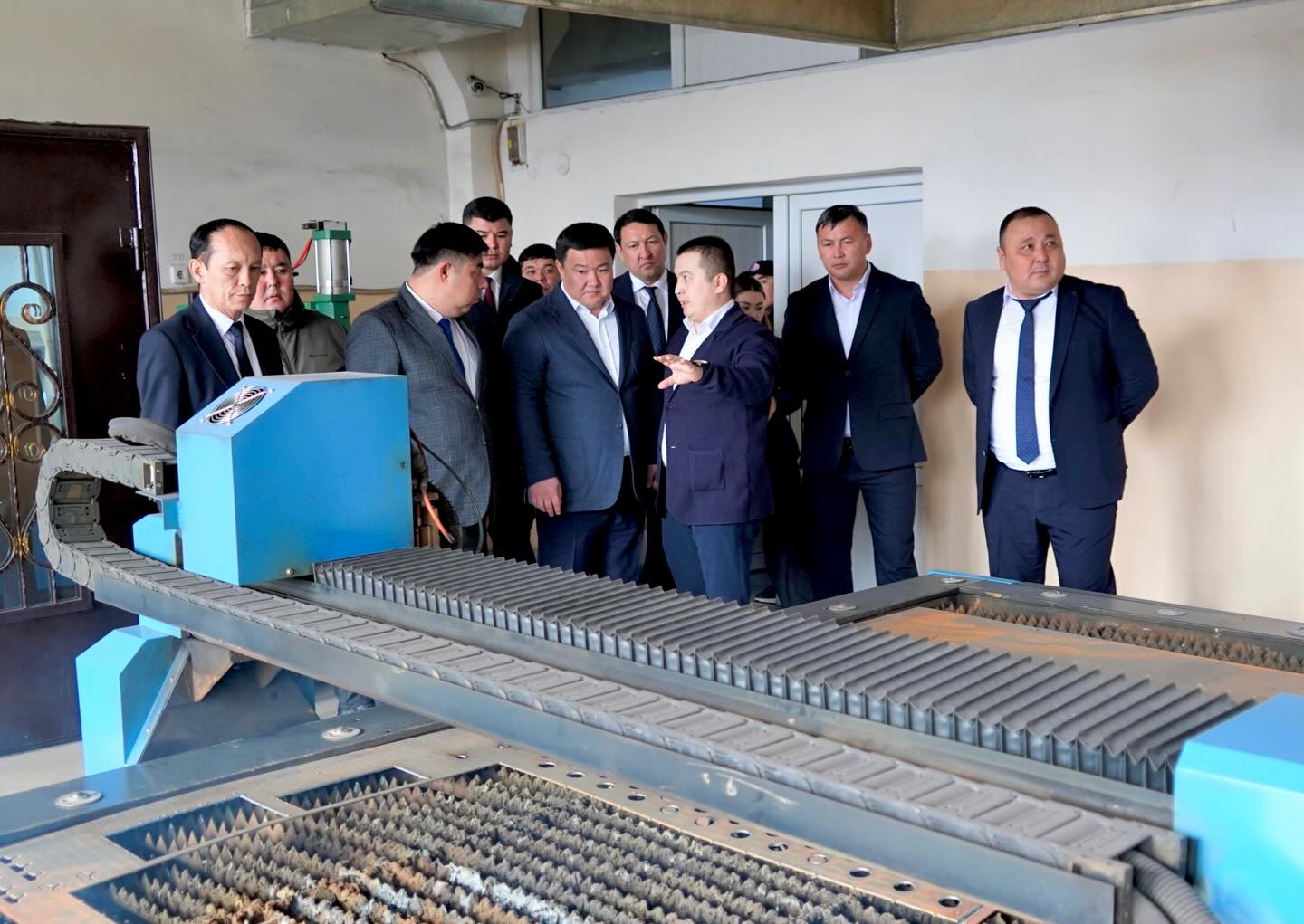 ЖАНДОС ТАСОВ: «ҚАЛАДАҒЫ БАРЛЫҚ КӘСІПОРЫНДАРҒА БІТІРУШІ КОЛЛЕДЖ СТУДЕНТТЕРІН ЖҰМЫСҚА ТАРТУ ҚАЖЕТ»