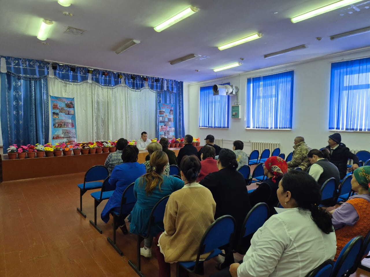 Өрнек ауылдық округі әкімі Назарбеков Айхан Жамбылұлы Өрнек ауылдық округіне қарасты Сәлімбай ауылының тұрғындарымен кездесу өткізді