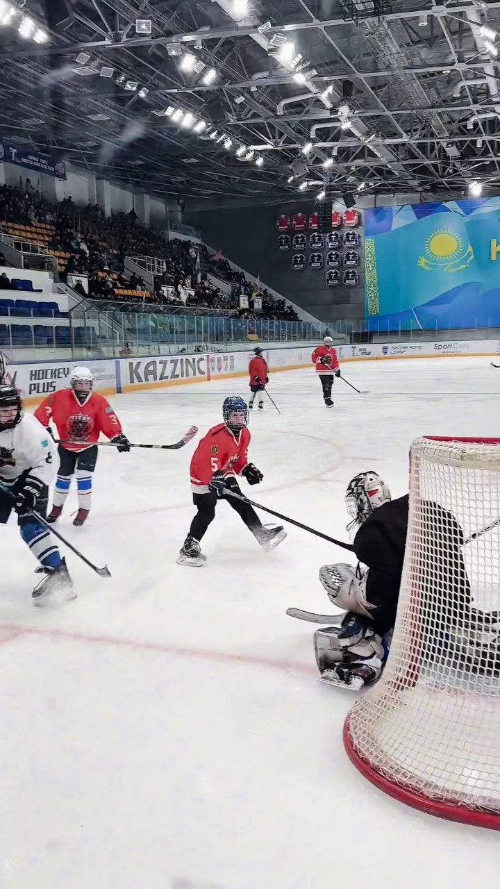 В Усть-Каменогорске во Дворце спорта имени Бориса Александрова проходит молодежный хоккейный турнир в рамках WinterSport-Fest.