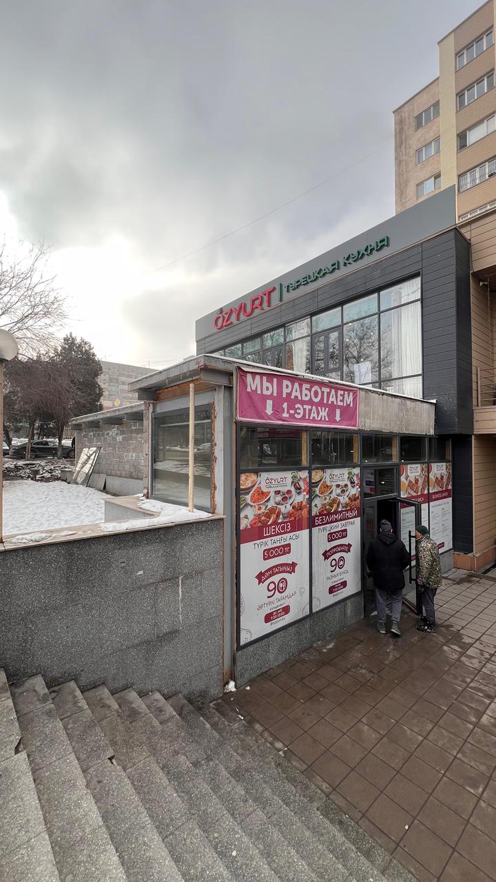 В Алматы снесли очередную незаконную пристройку