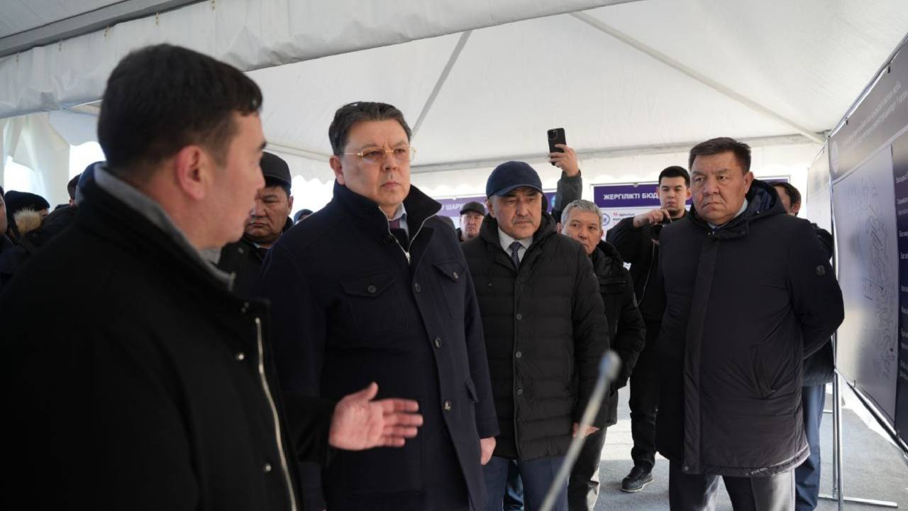 Су пайдалану лимиттері, су қоймаларының құрылысы, ауылдағы кәсіпкерлікті қолдау: Қанат Бозымбаев Жетісу облысына барды