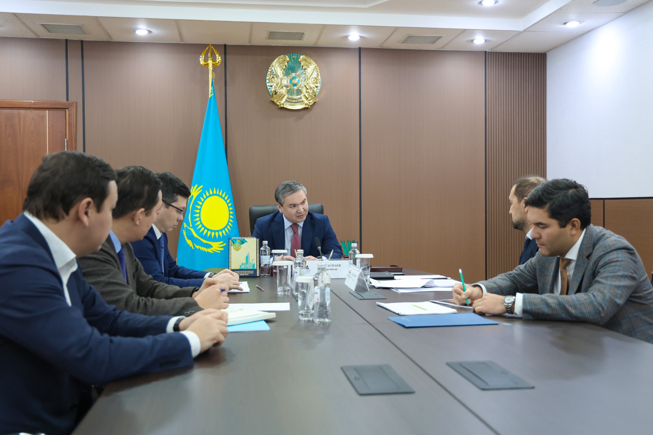 Министр промышленности и строительства встретился с главой «Казахмыса»