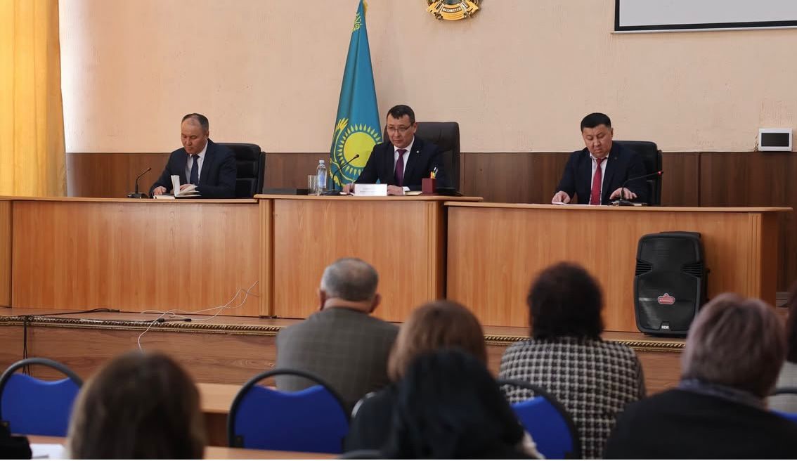 Аким района Нурбек Турсынканович провел встречу с руководителями учреждений образования района.