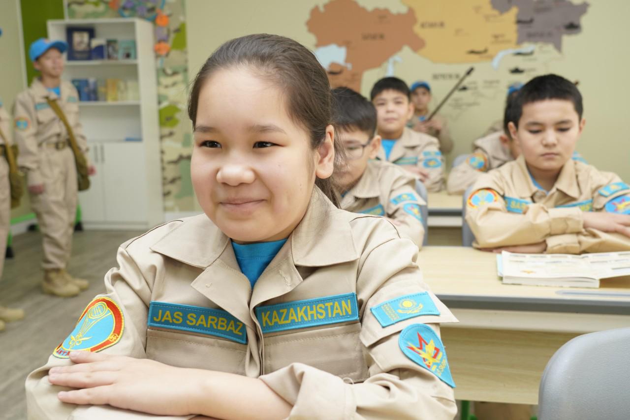 «Заң менен басталады»: Астанада мектеп оқушыларына арнап құқықтық ақпараттық акция өтті
