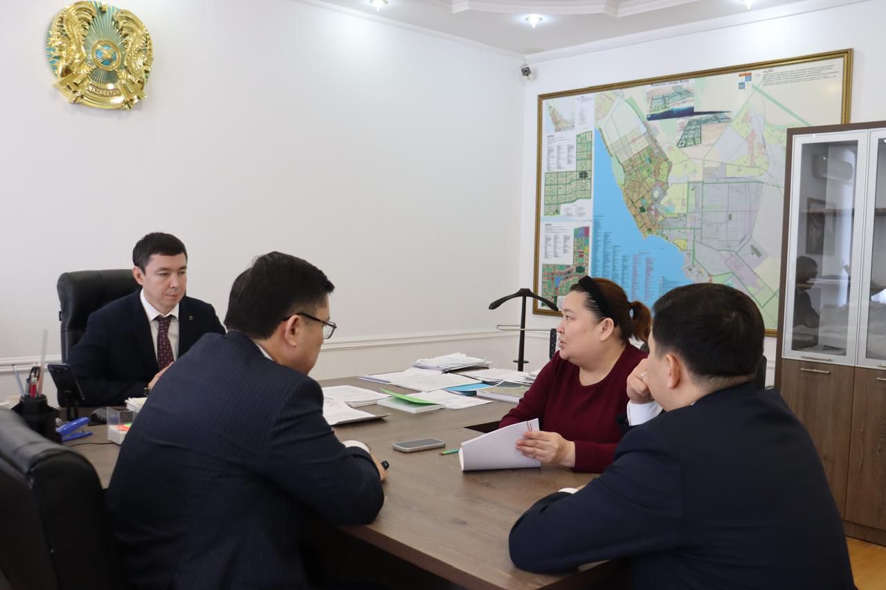 Ақтау қаласы әкімдігінде Өмірзақ ауылының мемлекеттік қызметтер көрсету мәселелері талқыланды
