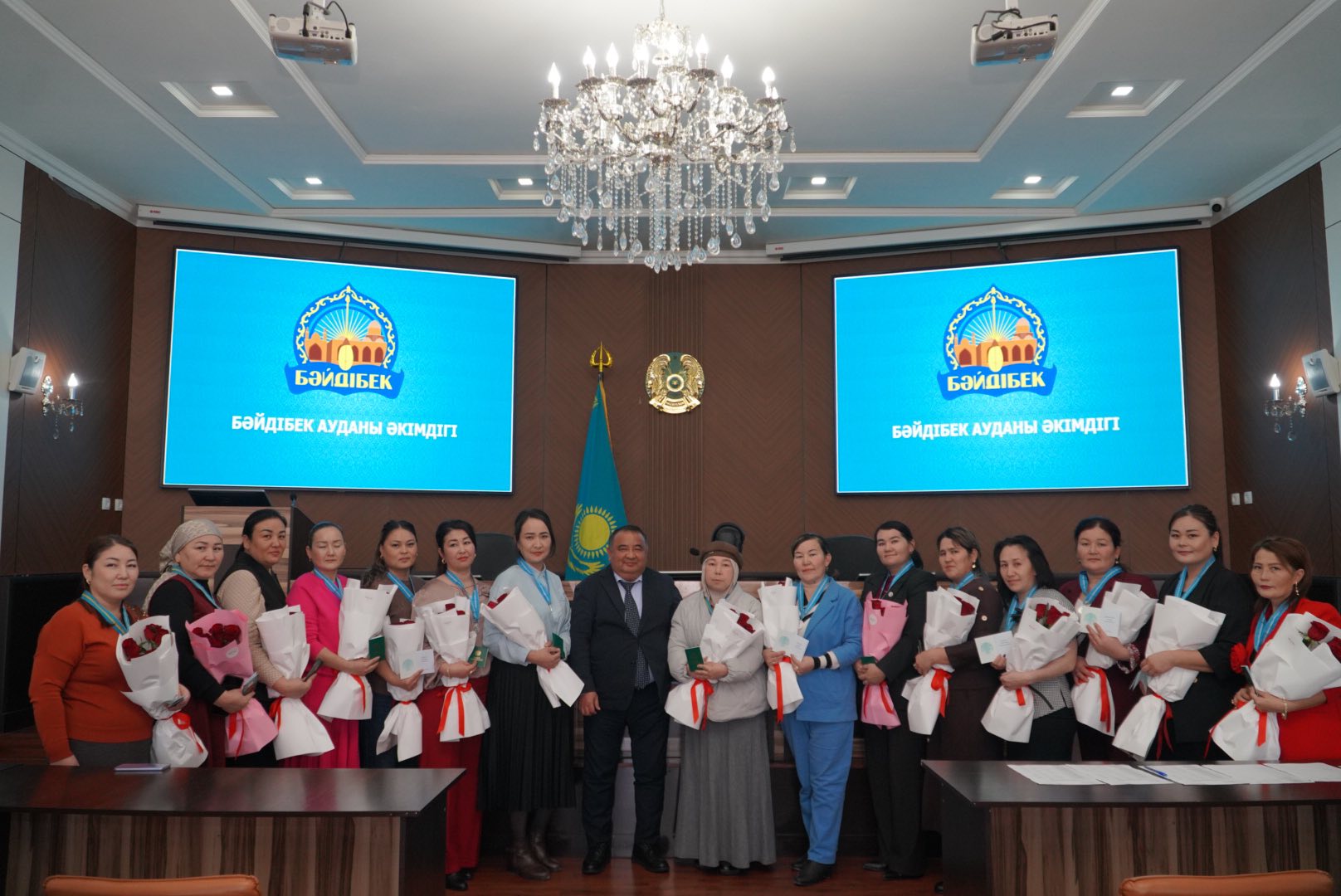 БӘЙДІБЕК: АЛТЫН ҚҰРСАҚТЫ АНАЛАР МАРАПАТТАЛДЫ