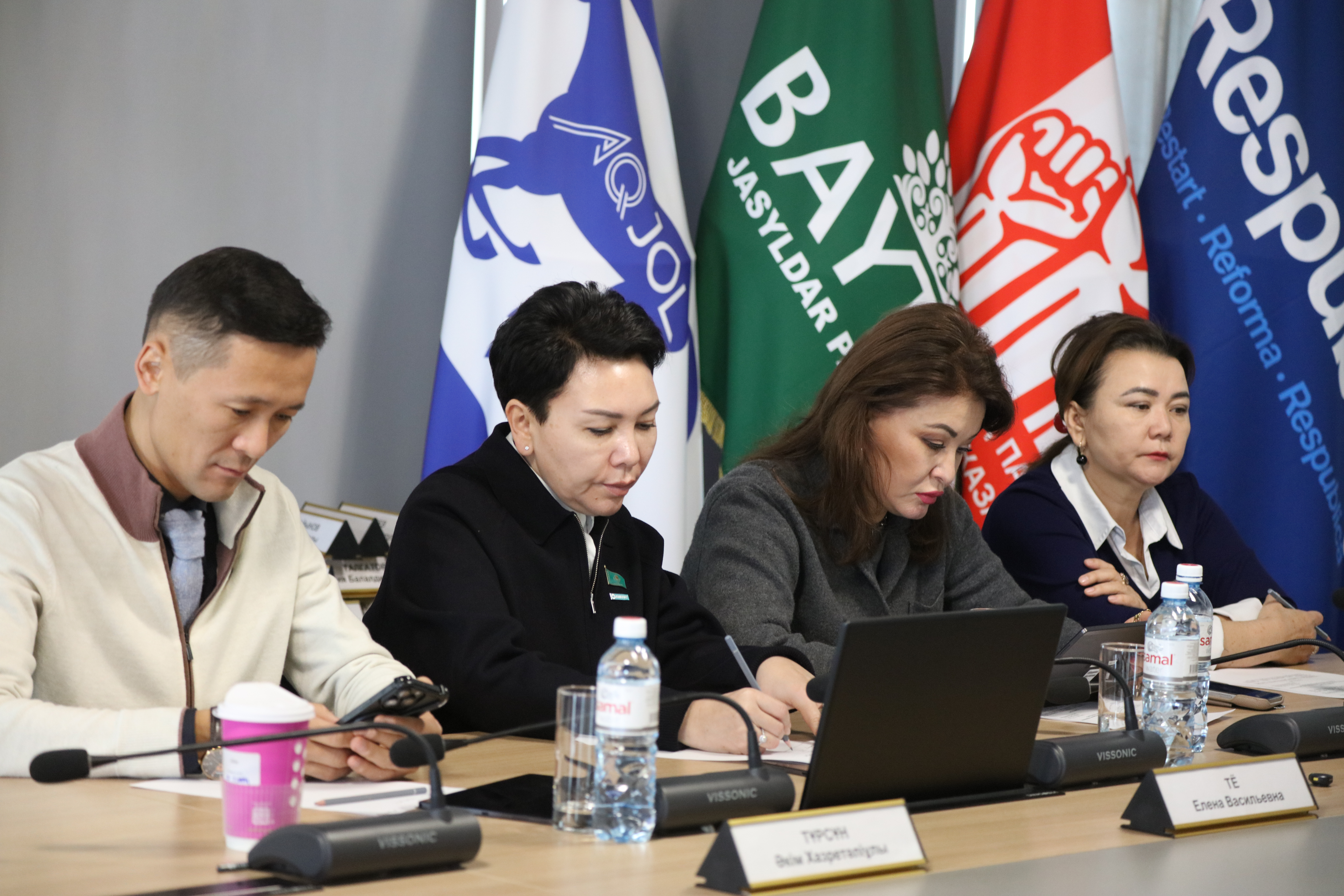 Денсаулық сақтау, білім және жұмыспен қамту тұрақты комиссиясының отырысы