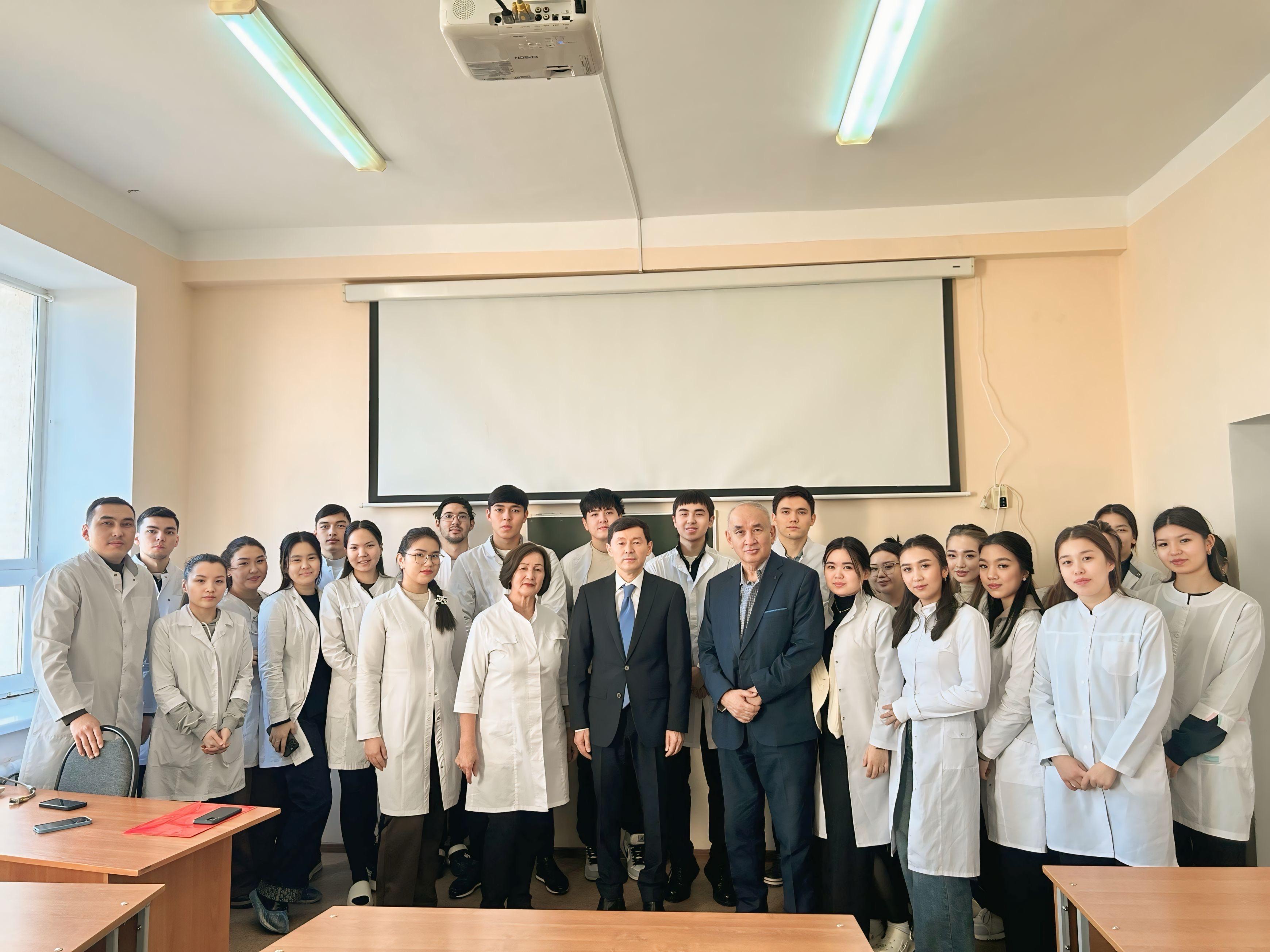 Қазақстан Республикасы Денсаулық сақтау министрлігі Санитариялық-эпидемиологиялық бақылау комитеті Маңғыстау облысының санитариялық-эпидемиологиялық департаменті басшысының студенттермен кәсіби бағдар беру кездесуі