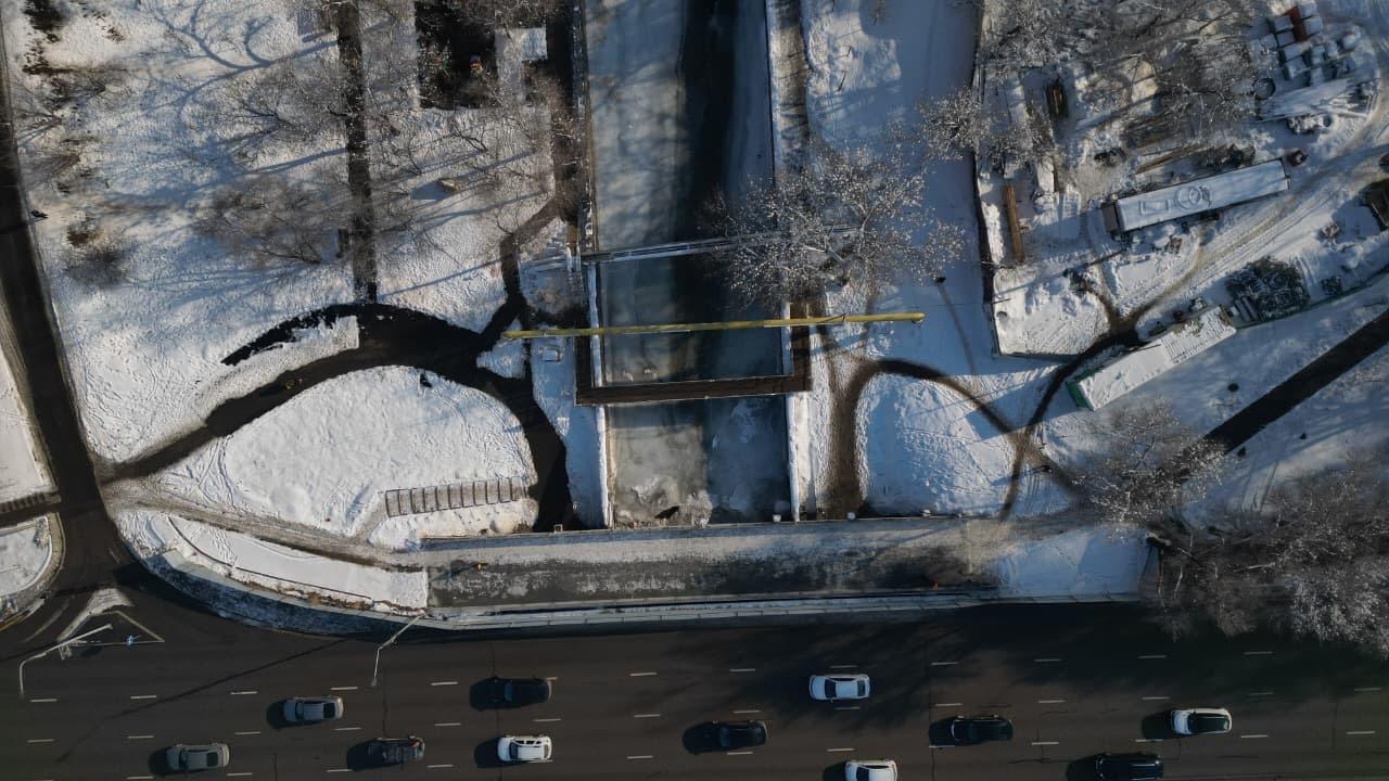 Алматыда Есентай өзеніндегі велосипедшілер мен жүргіншілерге арналған көпірдің құрылысы кезінде 80 ірі көлемді ағаш егіледі