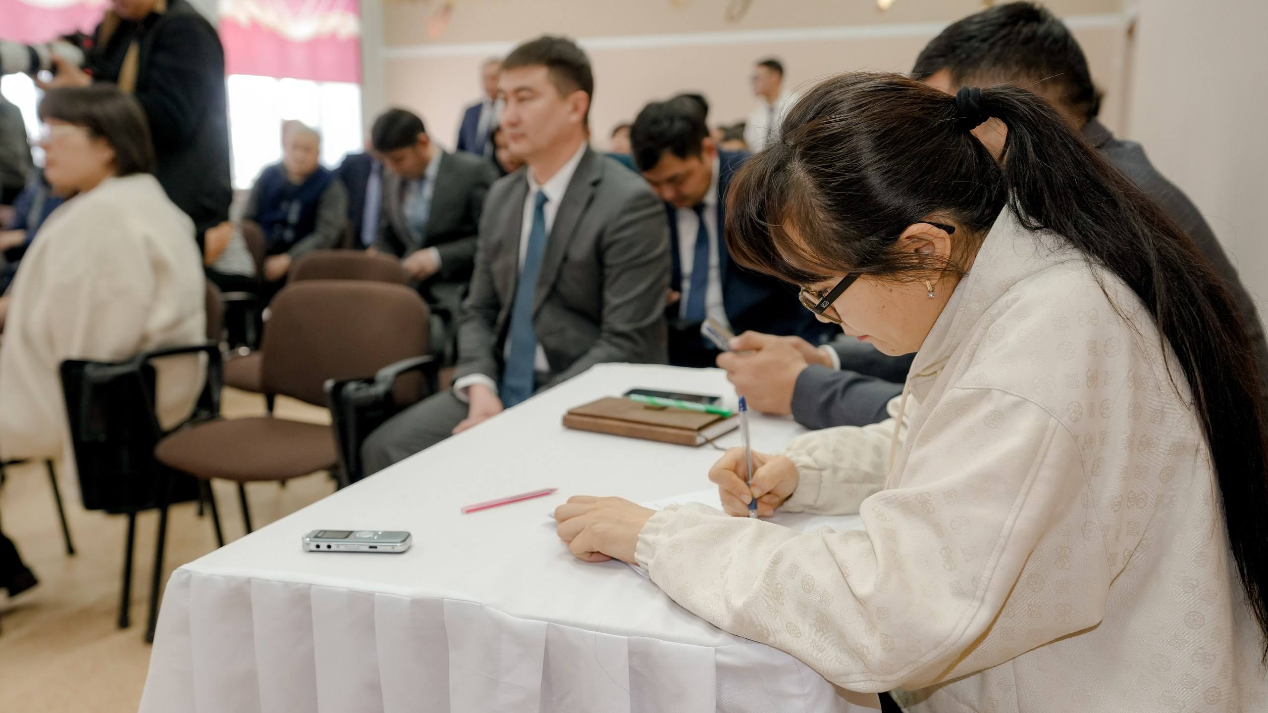 Рассмотрены актуальные вопросы поселка Мурат.