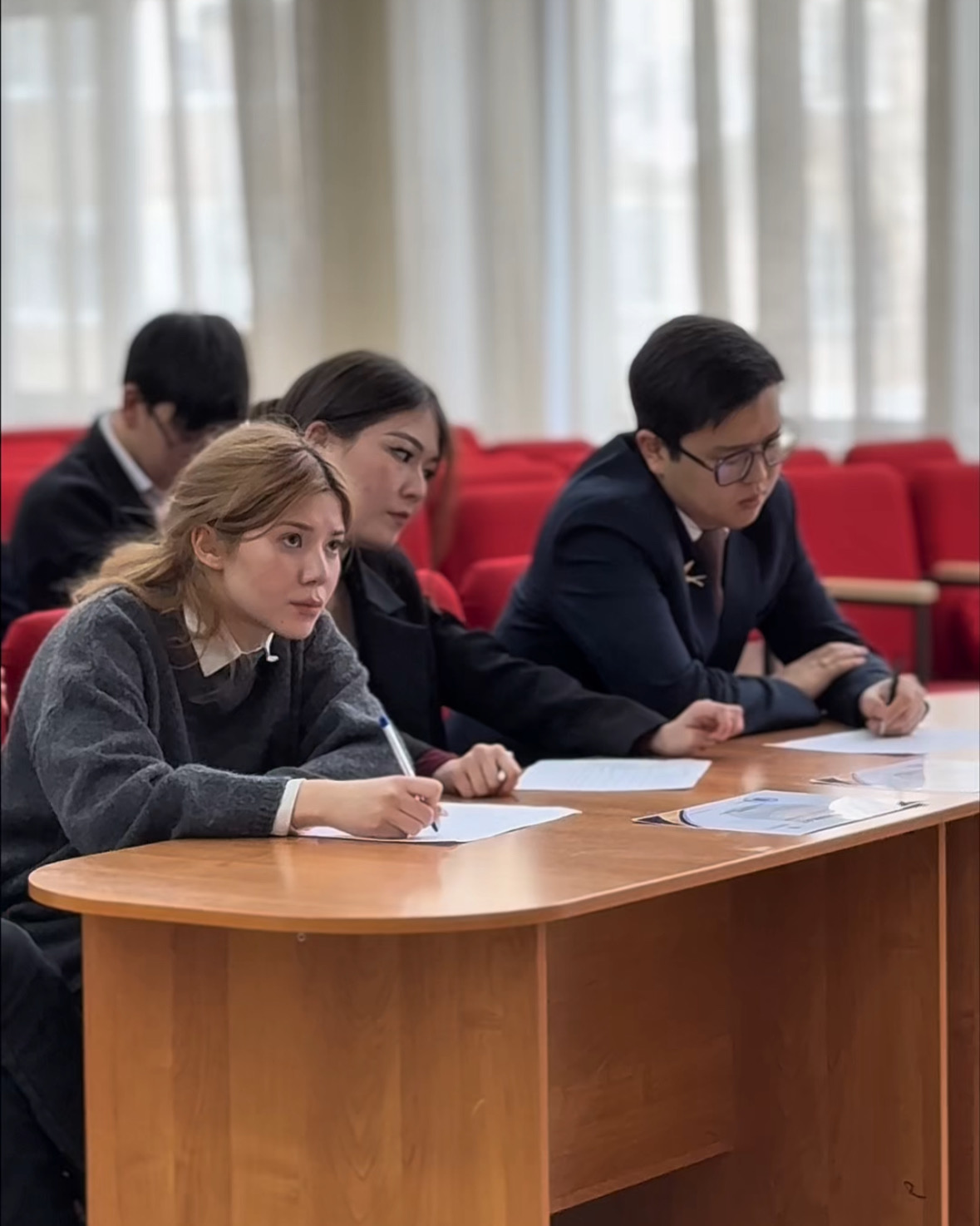 Заң мен ар-ождан: мектепішілік дебаттық турнир