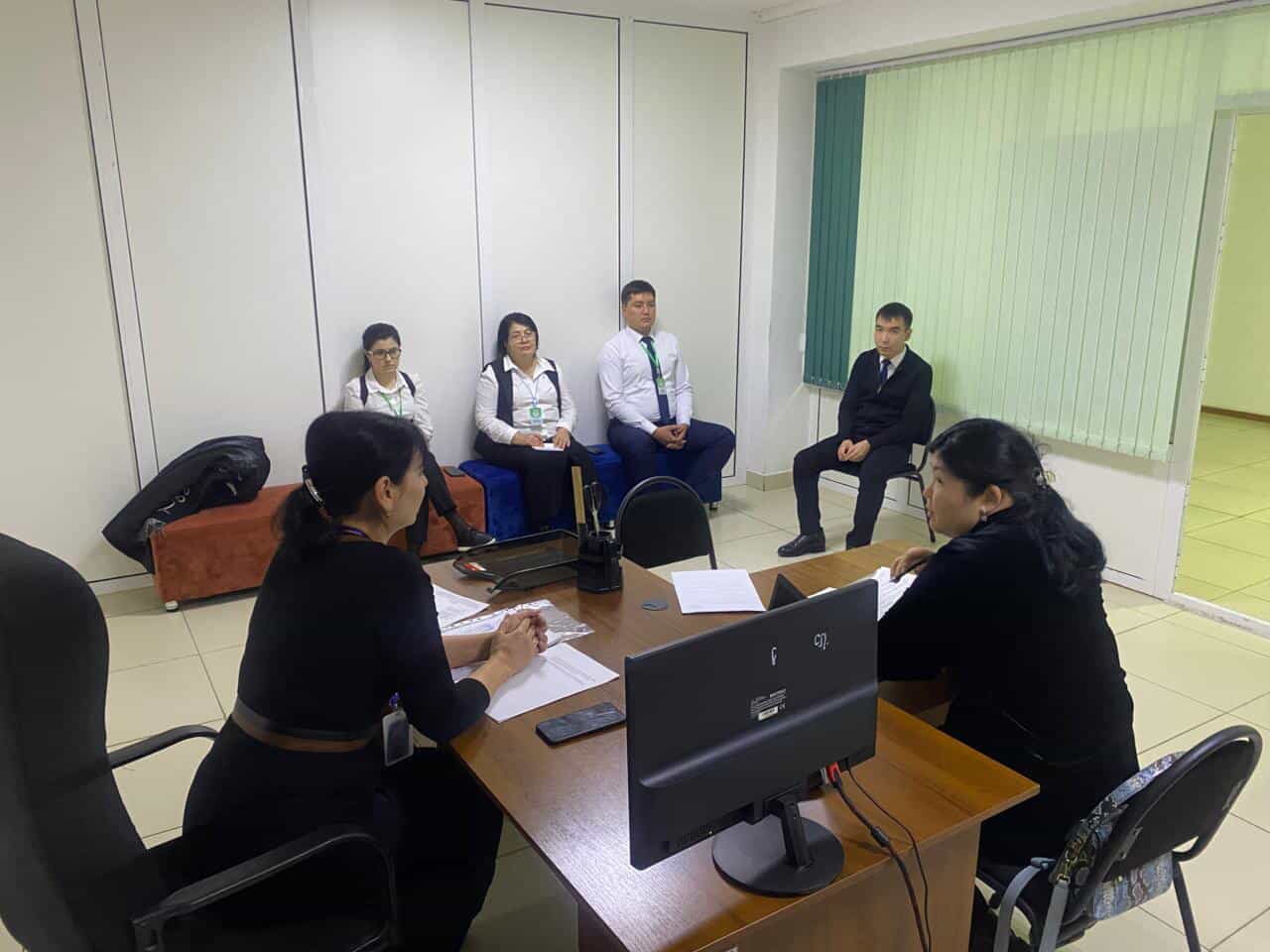 «Азаматтарға арналған Үкімет» мемлекеттік корпорациясы» КЕ АҚ Жамбыл облысы бойынша филиалының Тараз қалалық «Жібек Жолы» №1 Халыққа қызмет көрсету орталығының бөлім қызметкерлері арасында «Заңды тұлғаларды мемлекеттік тіркеу және филиалдар мен өкілдіктерді есептік тіркеу» және  «Сот шешімін тек сот арқылы және заңда белгіленген тәртіппен шағымдану» тақырыптарында ақпараттық-түсіндіру сипатындағы семинар-кеңес өткізілді.