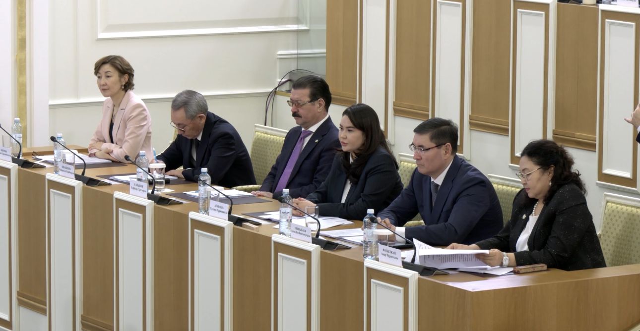 Закрепление в Конституции идей «Слышащего государства», «Закона и Порядка» и «Таза Қазақстан» направлено на формирование модели устойчивого развития