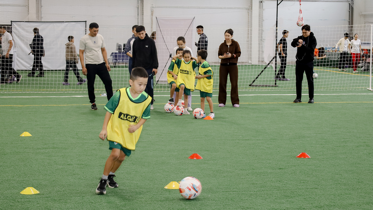Дәстүрлі сабақтың орнына – футбол: Қарағанды облысында «Алға!» жобасы қалай жүзеге асуда