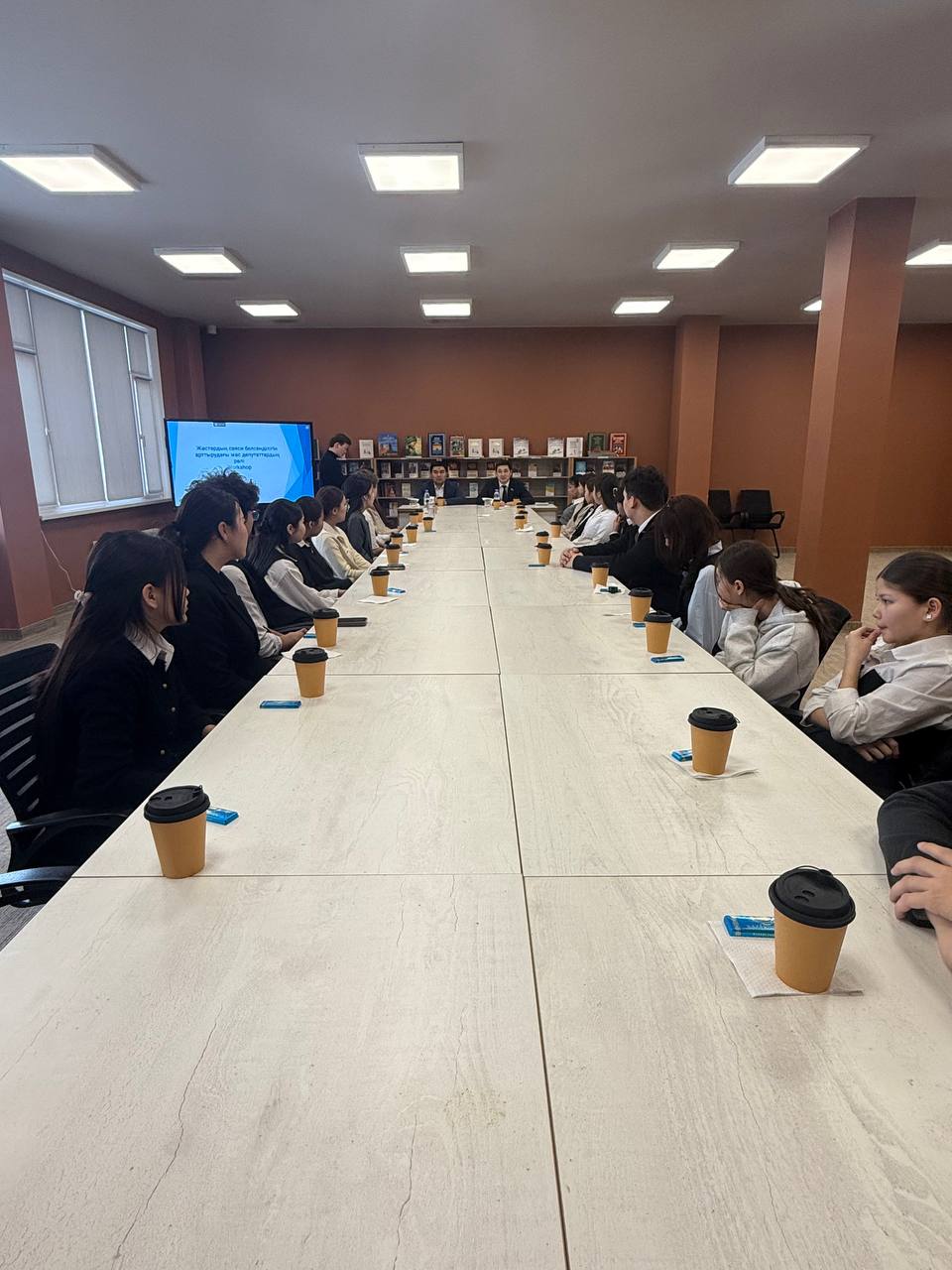 Workshop прошел на тему «Роль молодых депутатов в повышении политической активности молодежи».