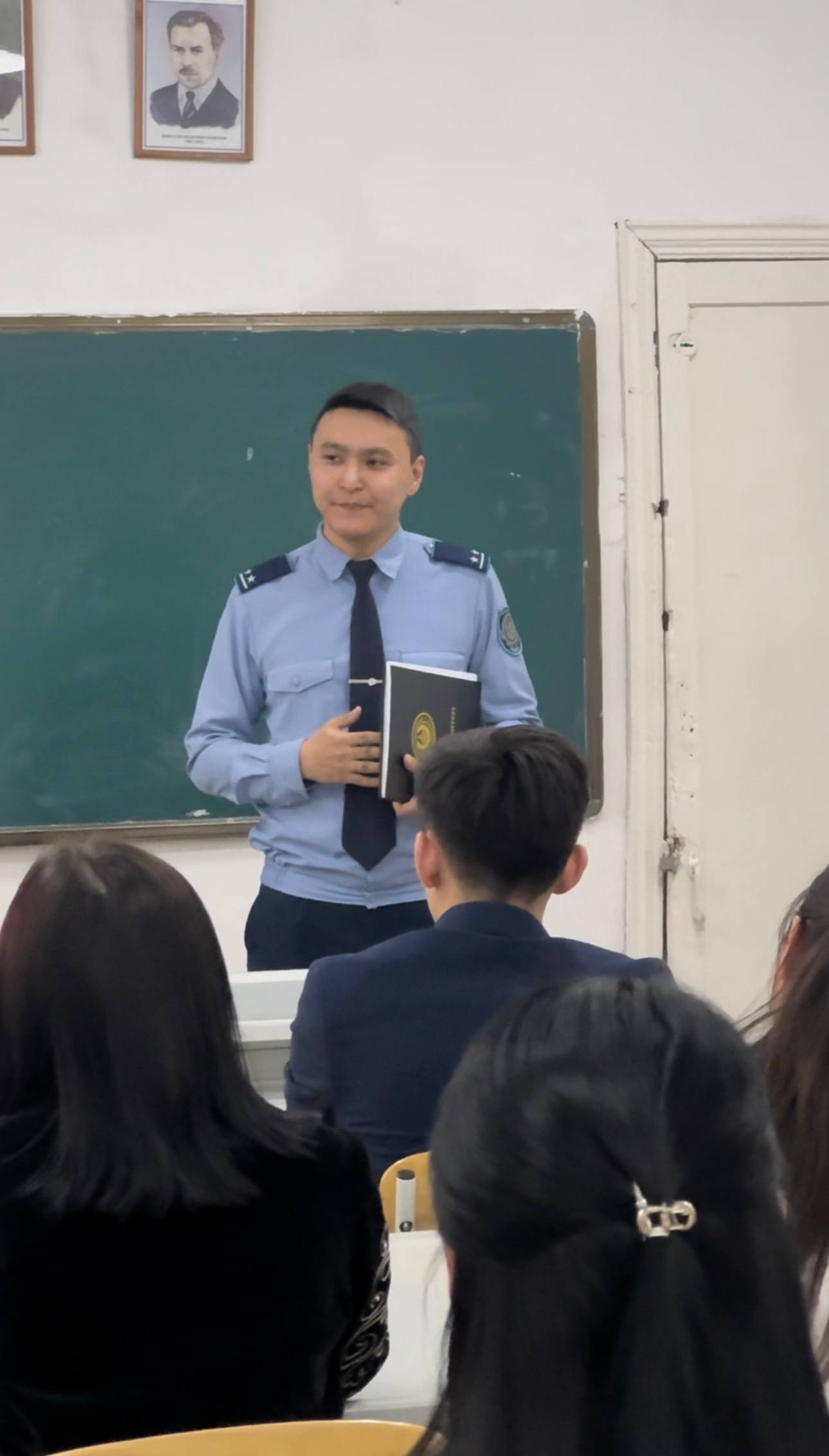 Абай облысында Киберқылмысқа қарсы қызмет басқармасының қызметкерлерімен №52 мектепте  интернет-алақтықтың алдын алу бойынша қауіпсіздік сабағы өткізілді.