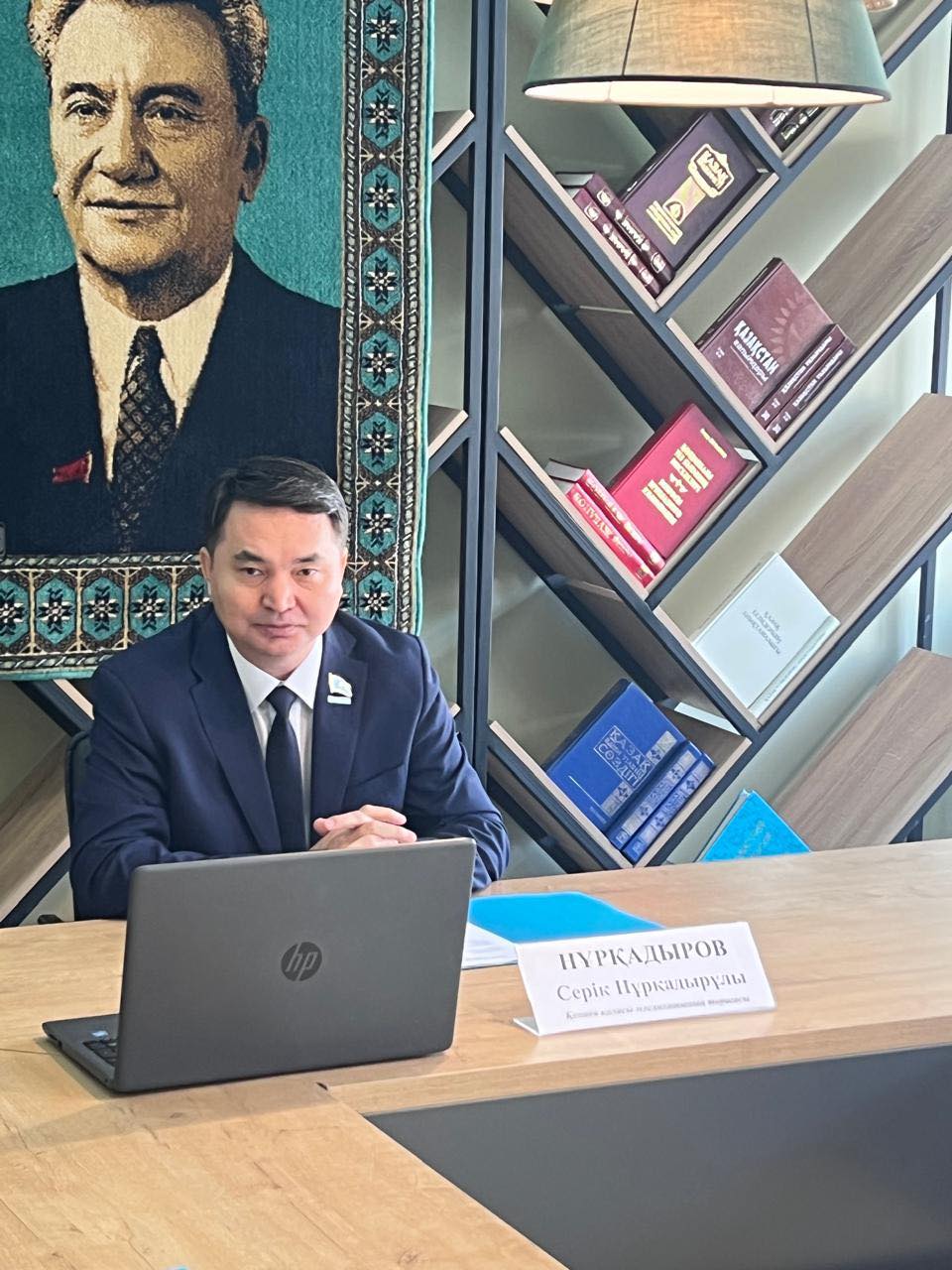 Қалалық мәслихаттың кезектен тыс сессиясы өтті