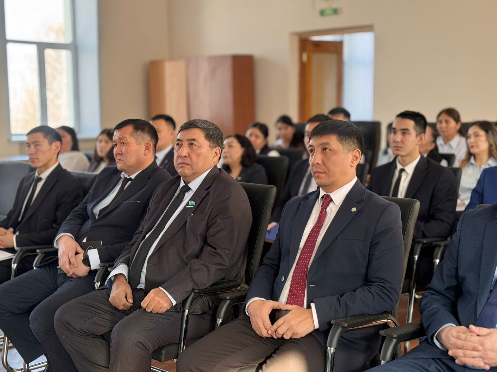 Қазақстан Республикасы Мемлекеттік қызмет істері агенттігінің Абай облысы бойынша департаментінің басшысы  Руслан Шариповтың қатысуымен кездесу өтті