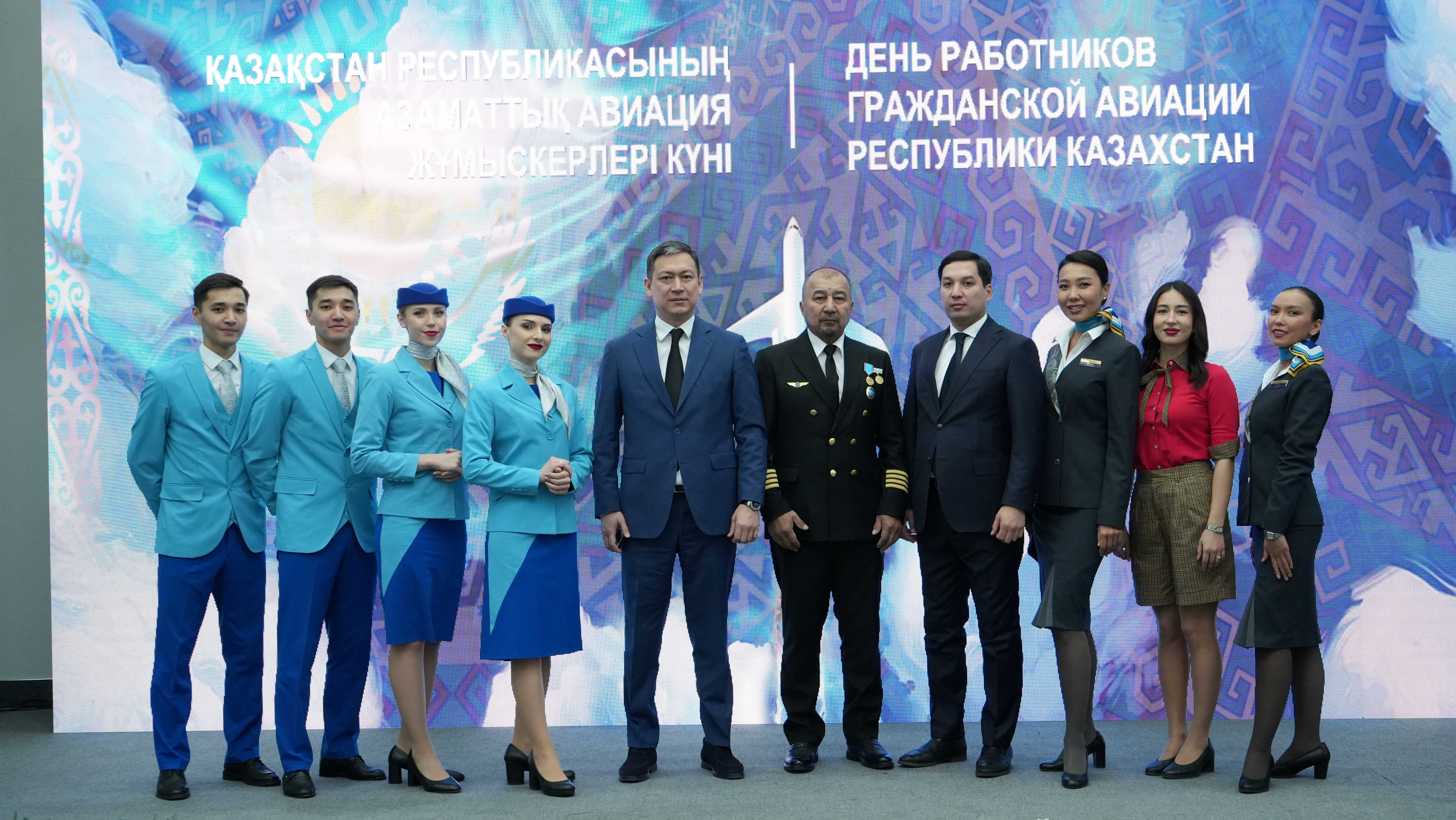 ТЖМ авиажасағының пилоты «Құрметті авиатор» төсбелгісімен наградталды