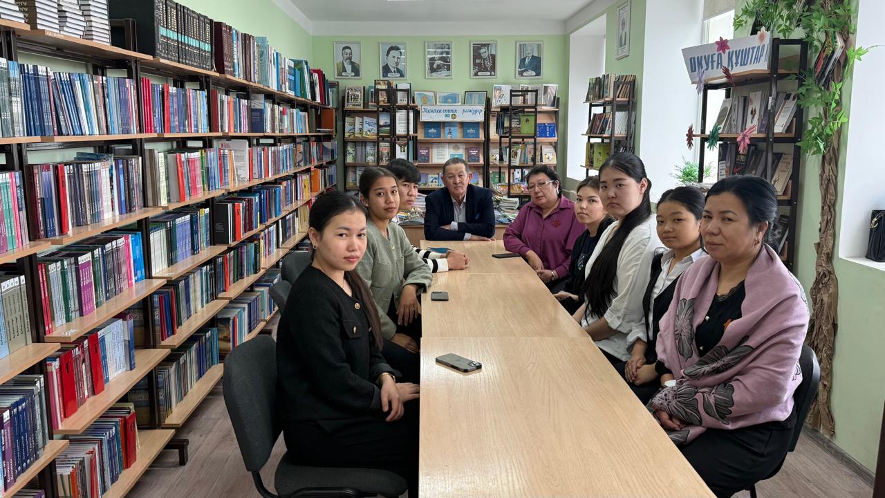 Дүниежүзілік сайлау күніне орай Түпқараған аудандық сайлау комиссиясының төрағасы Д.Меңдіханов Е.Өмірбаев атындағы жалпы білім беретін мектебінде «Жас және болашақ сайлаушылардың құқықтық мәдениеті» аталған тақырыпта жастармен дөңгелек үстел өткізіліп, оның мақсаты – жас және болашақ сайлаушылардың құқықтық сауаттылығын арттыру, сайлау процесіне саналы әрі жауапты қатысу мәдениетін қалыптастыру болды.